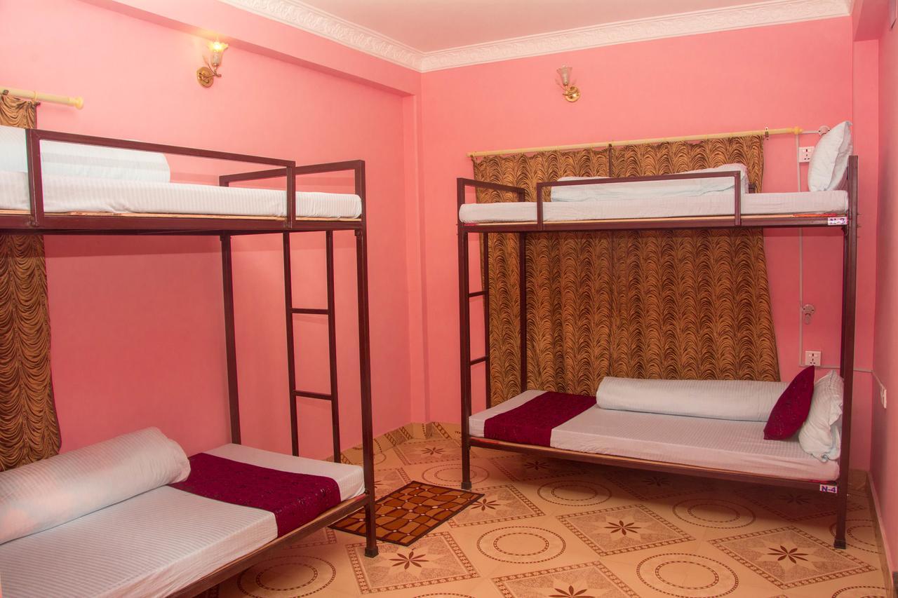 Mount Blue Tourist Hostel - Похара Екстериор снимка